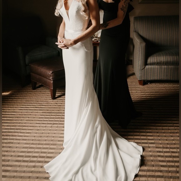 Suzanne Neville Wedding Dress - Picture 2 of 5